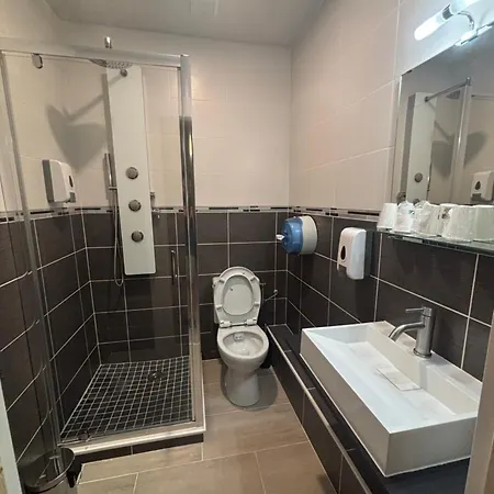 Hotel Central מלון