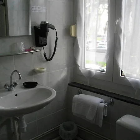 Hôtel Central Hotel 2*