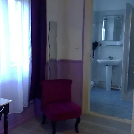 מלון Hotel Central 2*